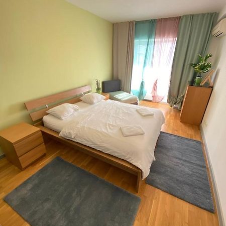 Green Apartment 214 With Private Parking Bucureşti Ngoại thất bức ảnh