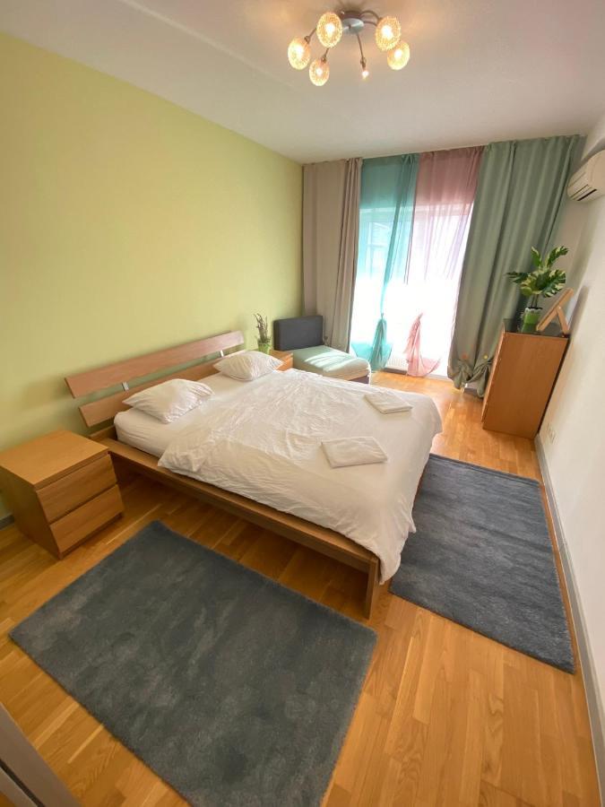 Green Apartment 214 With Private Parking Bucureşti Ngoại thất bức ảnh