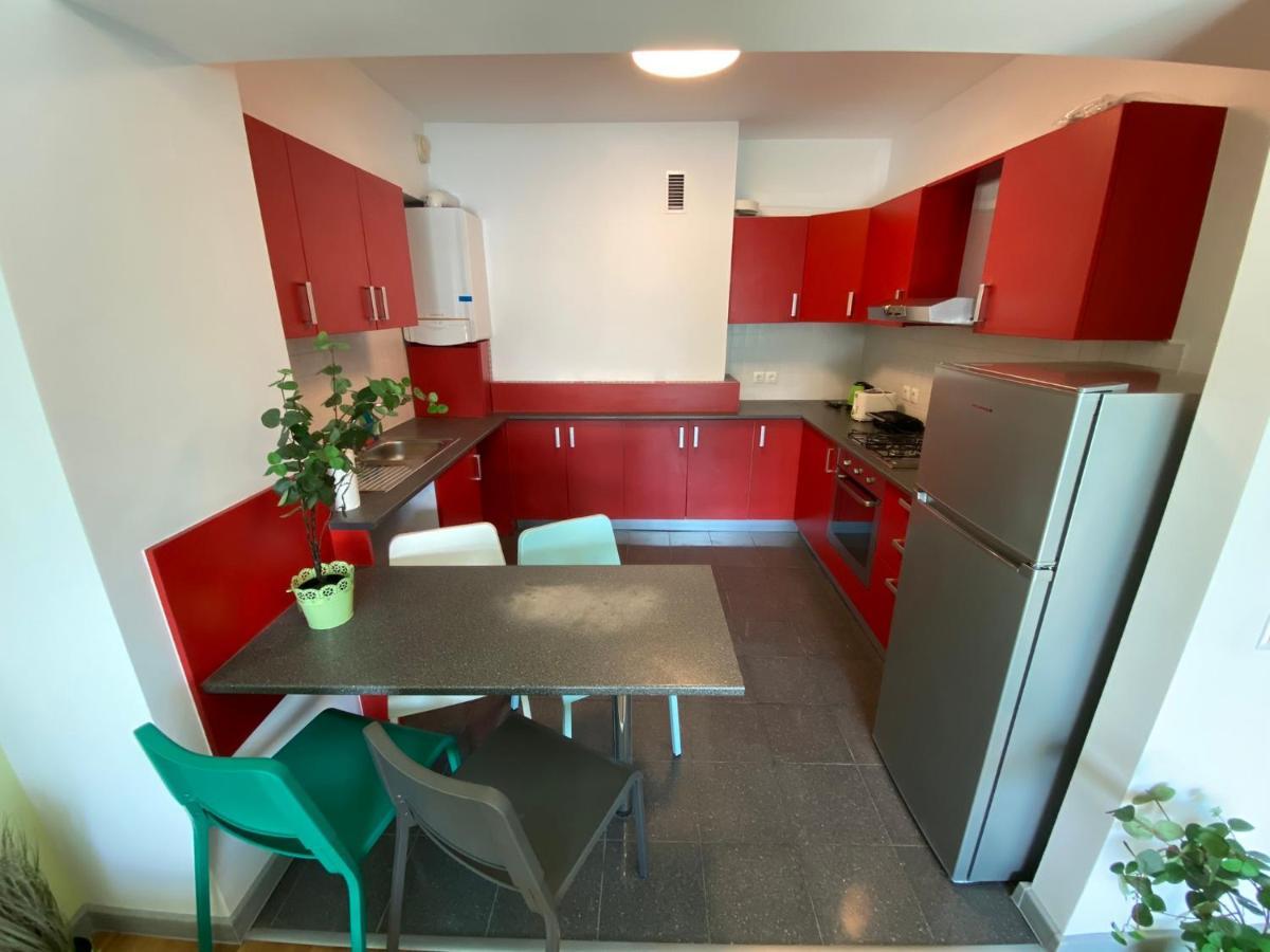 Green Apartment 214 With Private Parking Bucureşti Ngoại thất bức ảnh