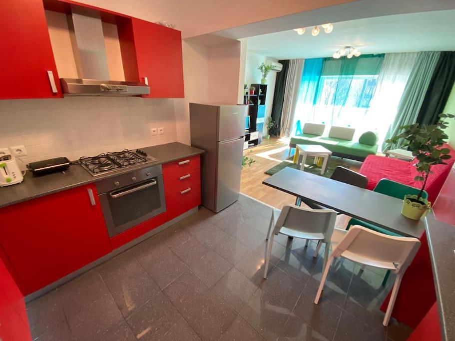Green Apartment 214 With Private Parking Bucureşti Ngoại thất bức ảnh