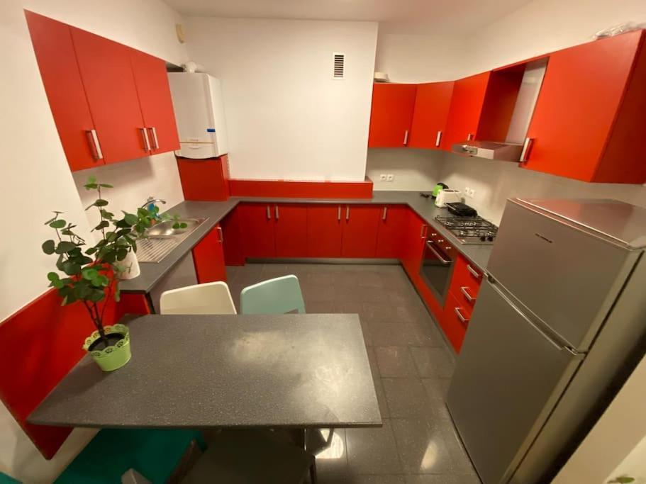 Green Apartment 214 With Private Parking Bucureşti Ngoại thất bức ảnh