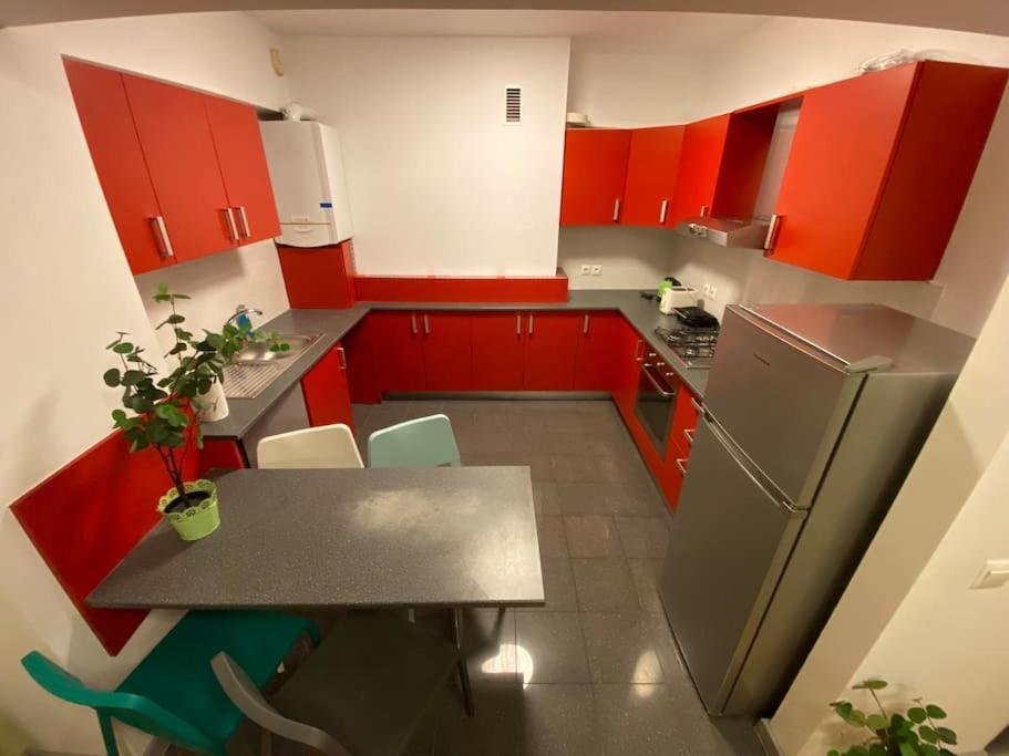 Green Apartment 214 With Private Parking Bucureşti Ngoại thất bức ảnh