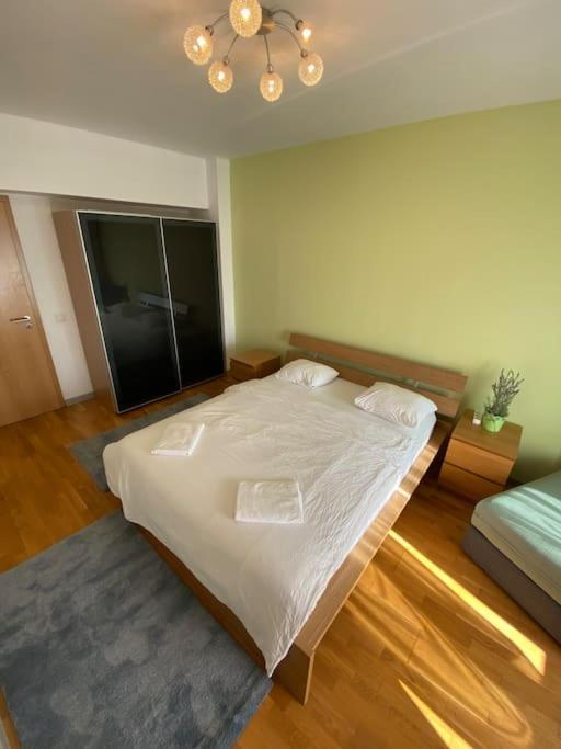 Green Apartment 214 With Private Parking Bucureşti Ngoại thất bức ảnh
