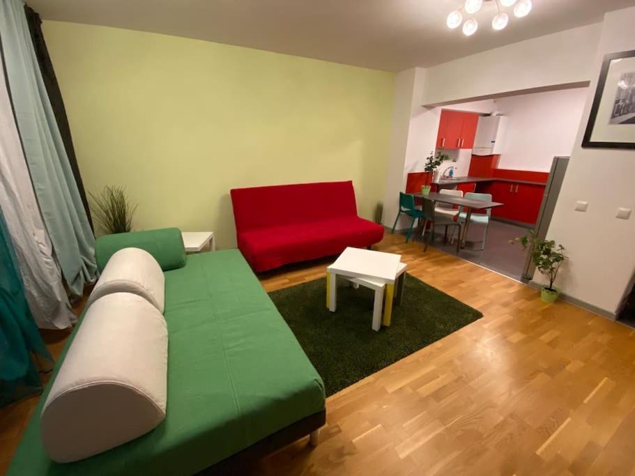 Green Apartment 214 With Private Parking Bucureşti Ngoại thất bức ảnh