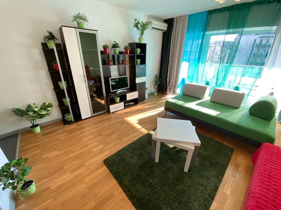 Green Apartment 214 With Private Parking Bucureşti Ngoại thất bức ảnh